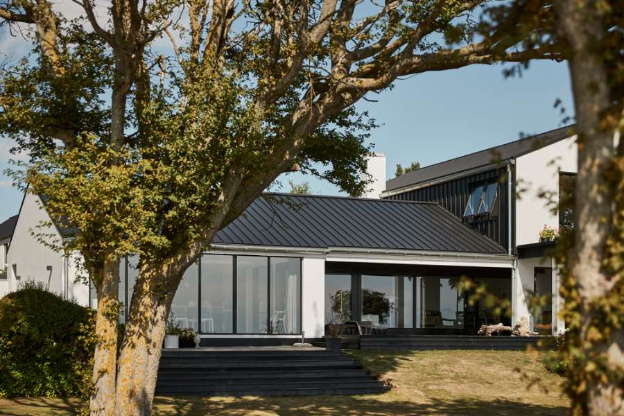 Fin tag- og facadeløsning på Fyn, Strandvej 54B, Ballen, 5762 Vester Skerninge